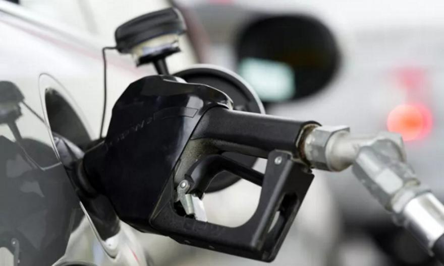 Ενεργειακή κρίση: «Πάγωμα» σταθερών τιμολογίων ρεύματος, επιδοτήσεις και πλαφόν στα υγρά καύσιμα