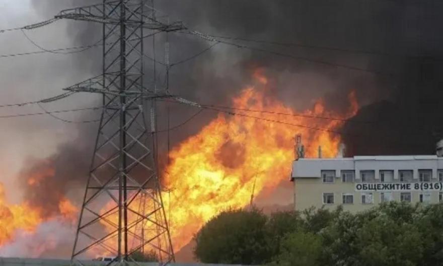 Ρωσία: Πυρκαγιά ξέσπασε στο διυλιστήριο NORSI έπειτα από επίθεση με drones