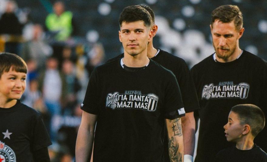 Οι παίκτες της Παρτίζαν φόρεσαν μπλούζες για τους αδικοχαμένους οπαδούς του ΠΑΟΚ