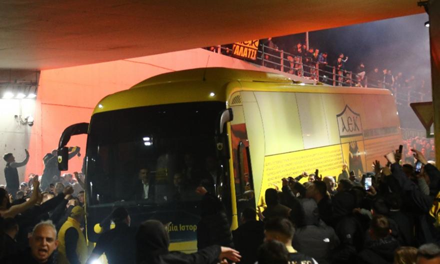«Να τοι, να τοι οι πρωταθλητές»: Χαμός στην άφιξη της ΑΕΚ στη Φιλαδέλφεια!