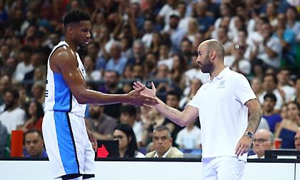 Αντετοκούνμπο: «Τέτοια νοοτροπία χρειάζονται οι Μπακς - Για αυτό αγαπώ τον Σπανούλη»