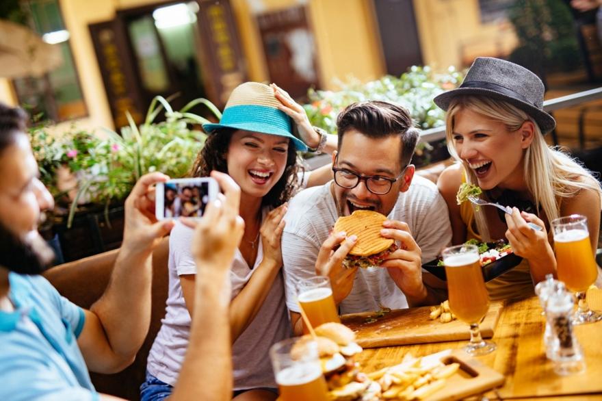 Πώς οι influencers σκότωσαν τα μικρά μαγαζιά της γειτονιάς