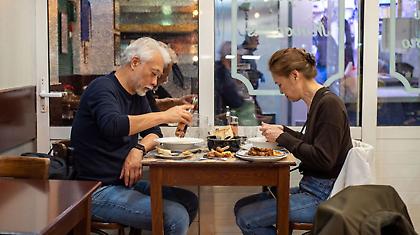 Στο Οινομαγειρείον Ήπειρος για τη διάσημη μαγειρίτσα της Αθήνας