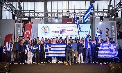 Εντυπωσιάζουν οι Έλληνες ιστιοπλόοι στο παγκόσμιο πρωτάθλημα της κλάσης Techno στην Τουρκία