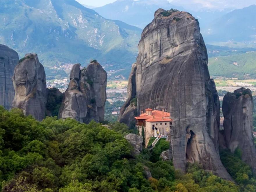 Τραγωδία στα Μετέωρα: Νεκρή γυναίκα μετά από πτώση