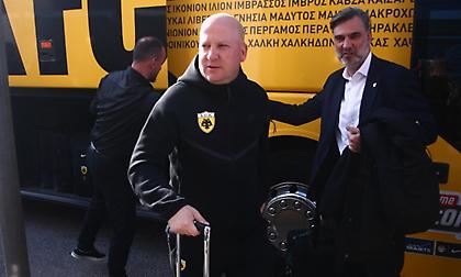 Οπαδοί της ΑΕΚ αποθέωσαν την αποστολή πριν το ταξίδι στη Μαδρίτη: Δείτε τα πλάνα του bwinΣΠΟΡ FM!