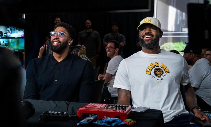 Επική φάρσα Λεμπρόν και Ντέιβις σε Ντρέιμοντ Γκριν: «Θα σου ρίξω μπουνιά!»