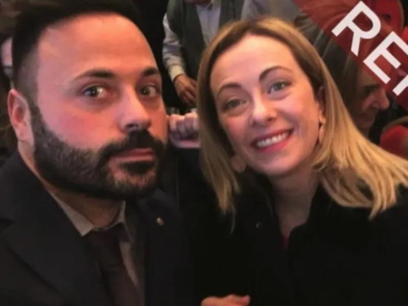 Σκάνδαλο στην Ιταλία: Δημοσιεύθηκε φωτογραφία της Μελόνι με συνεργό της Καμόρα