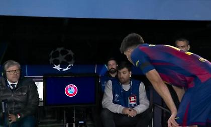 Απίθανο σκηνικό: Ο Κουμπαρσί πήγε να δει ριπλέι της φάσης που έφερε την αποβολή του και του έκλεισαν την οθόνη!