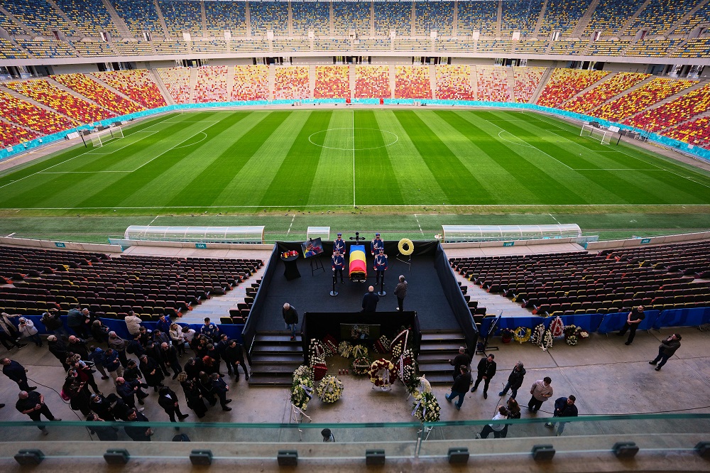 Μιρτσέα Λουτσέσκου: Λύγισε ο Ραζβάν στο λαϊκό προσκύνημα