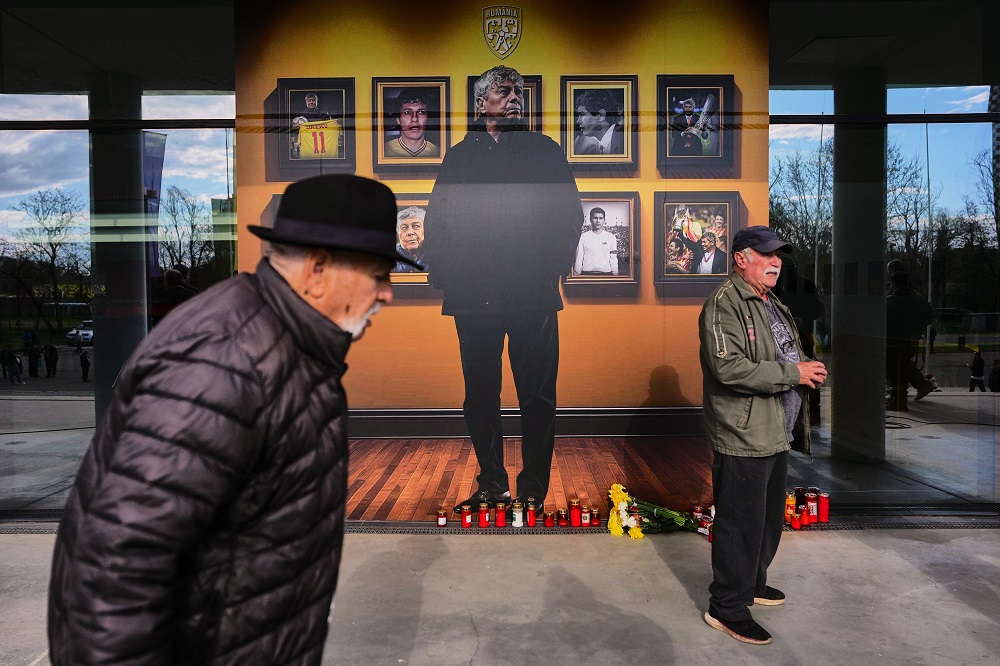 Μιρτσέα Λουτσέσκου: Λύγισε ο Ραζβάν στο λαϊκό προσκύνημα