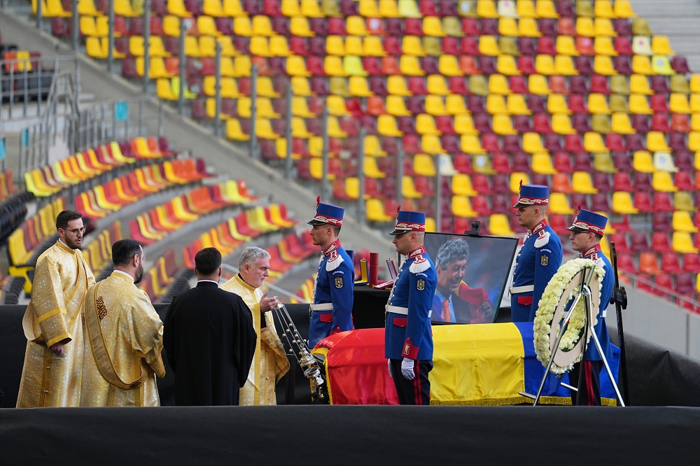 Μιρτσέα Λουτσέσκου: Λύγισε ο Ραζβάν στο λαϊκό προσκύνημα