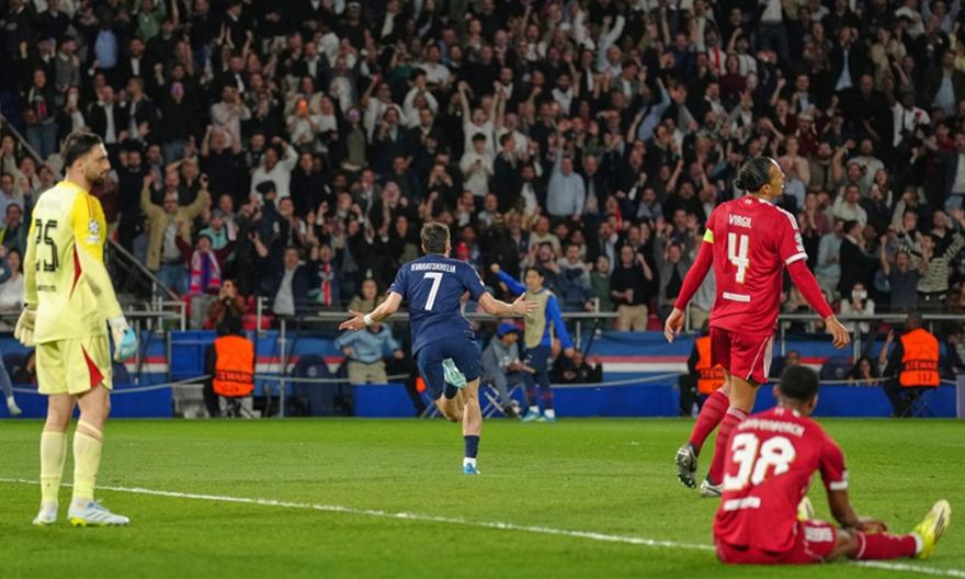 Η Παρί έσβησε τα φώτα της Λίβερπουλ στο Παρίσι!