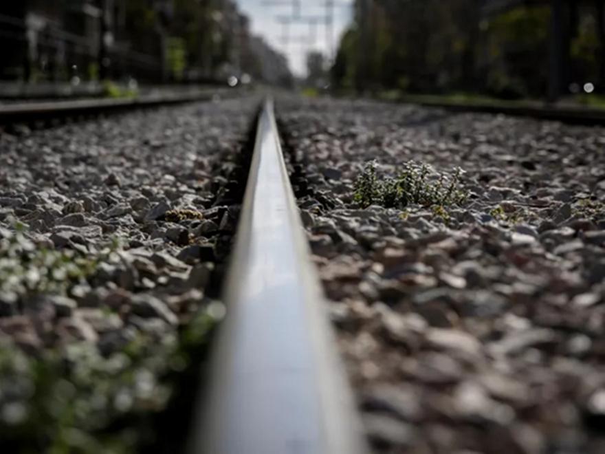 Πτώση δέντρου προκάλεσε διακοπή στη σιδηροδρομική κυκλοφορία στο τμήμα Σίνδος – Θεσσαλονίκη