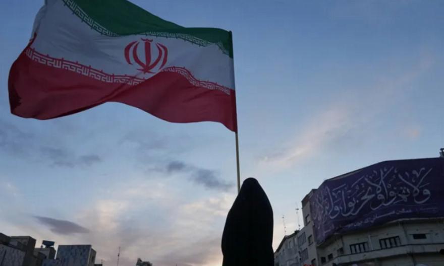 Η Τεχεράνη ισχυρίζεται νίκη και προειδοποιεί ότι «τα χέρια μας παραμένουν στη σκανδάλη»