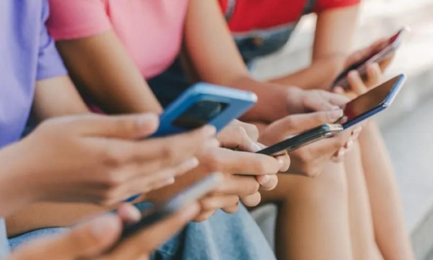 Μπλόκο στους ανηλίκους σε Facebook, Instagram, TikTok, Snapchat - Πώς θα εφαρμοστεί από 1η Ιανουαρίου το νέο μέτρο