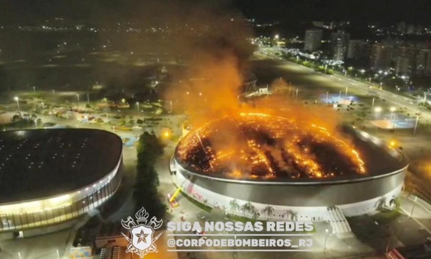 Φωτιά σε Ολυμπιακό Στάδιο στο Ρίο - Καταστράφηκε μεγάλο μέρος της οροφής του