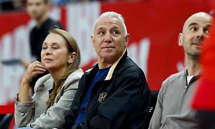 Ξεχωριστή παρουσία στη Σόφια: Ο Χρίστο Στόιτσκοφ βλέπει Χάποελ-Ολυμπιακός