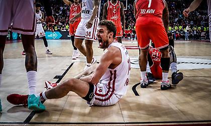 Μια ανάσα από την πρωτιά ο Ολυμπιακός, σάρωσε τη Χάποελ στη βραδιά του Σάσα και του Φαλ!