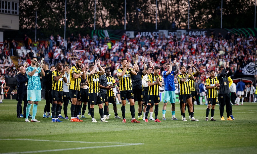 ΑΕΚ: Ο κόσμος χειροκρότησε τους παίκτες μετά την ήττα στο «Βαγέκας»