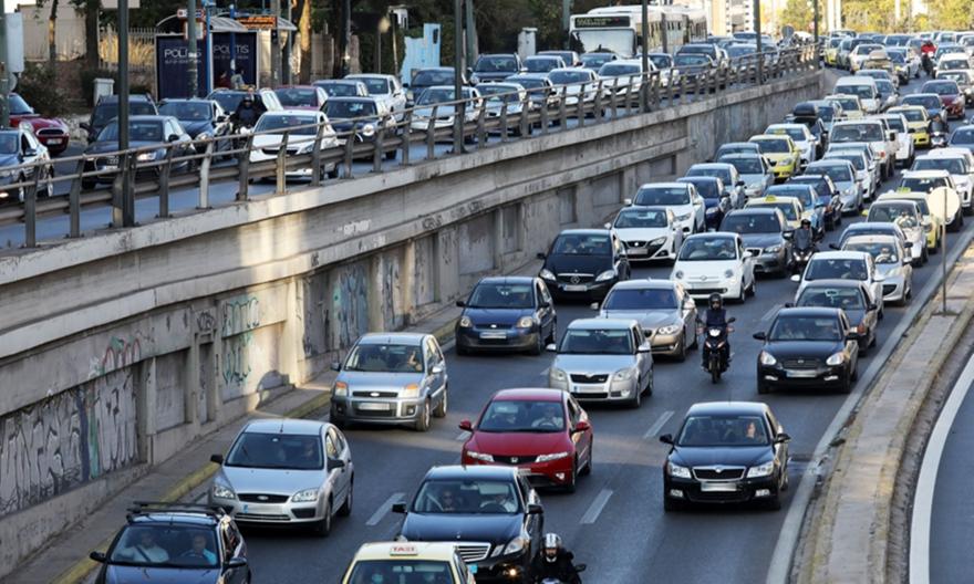 Πάσχα: Αυξημένη κίνηση στους δρόμους – Ξεκίνησε η έξοδος των εκδρομέων