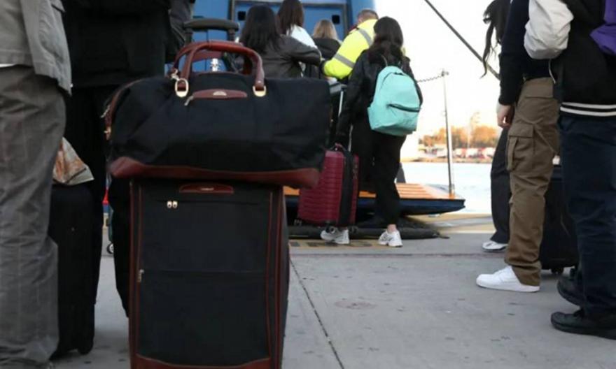 Σε εξέλιξη η πασχαλινή έξοδος – Αυξημένη η κίνηση στα λιμάνια της Αττικής