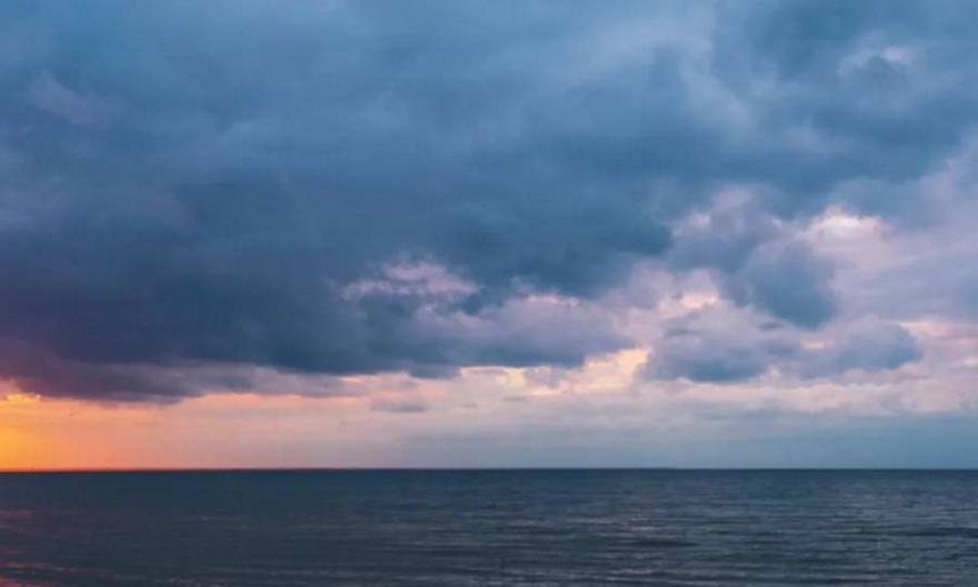 Καιρός: Νεφώσεις, τοπικές βροχές και ήπιες θερμοκρασίες