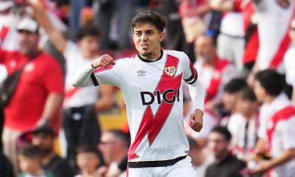 Ψυχρολουσία για την ΑΕΚ: Γκολ από τα αποδυτήρια για τη Ράγιο με τον Άκομαχ