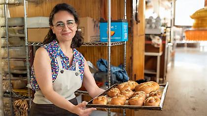 Πασχαλινά τσουρέκια: Τα 25 πιο μυρωδάτα και νόστιμα της πόλης