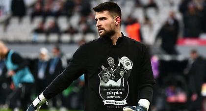 «Δεν θα σε ξεχάσουμε ποτέ πρωταθλητή του αιώνα»: Φόρεσαν μπλουζάκι για τον Μιρτσέα Λουτσέσκου οι παίκτες της Μπεσίκτας