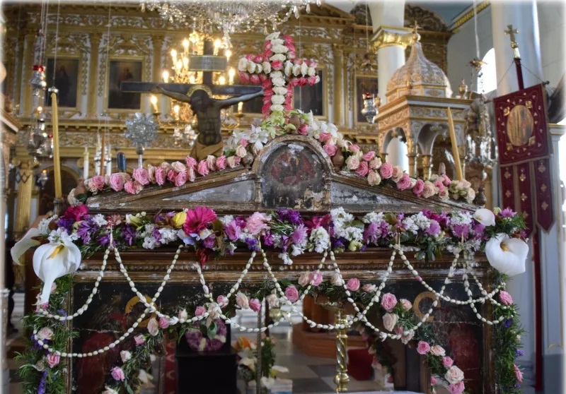 Μεγάλη Παρασκευή: Αποκαθήλωση και Επιτάφιος