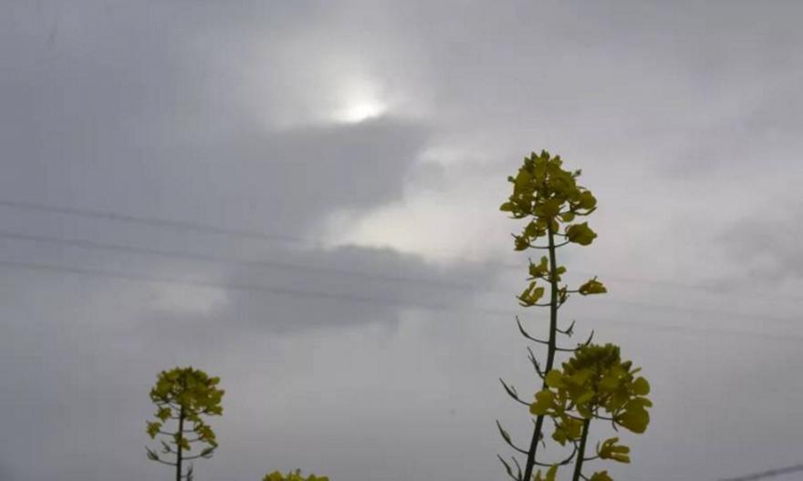 Καιρός: Τοπικές βροχές και βελτίωση από το απόγευμα