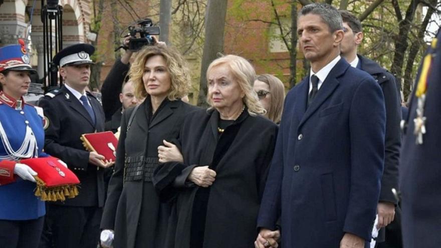 Λουτσέσκου στον επικήδειο λόγο του: «Ο πατέρας μου πέρασε από κάθε πιθανή κατάσταση που μπορεί να προσφέρει η ζωή»