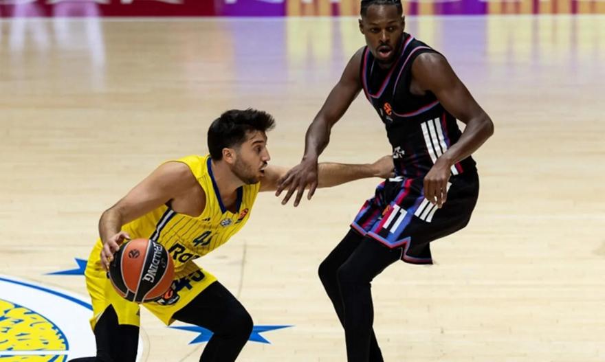 Παρί βγαλμένη από ΝΒΑ, «σμπαράλιασε» τη Μακάμπι και την άφησε εκτός δεκάδας