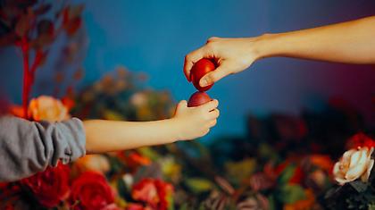 Γιατί τσουγκρίζουμε τα αυγά το Πάσχα