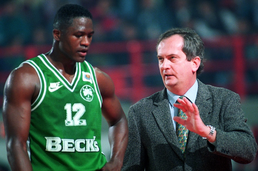 Τριάντα χρόνια από το πρώτο από τα επτά: Η μέρα που ο Παναθηναϊκός το σήκωσε στο Παρίσι