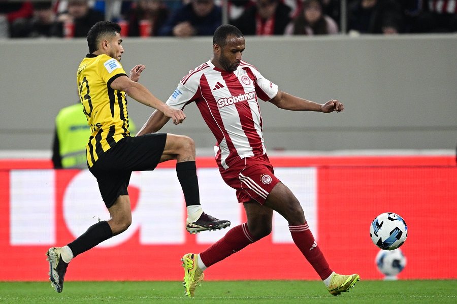 Ολυμπιακός: Τι έχει κάνει όταν παίζει με δύο φορ και τι όταν παίζει με ένα φορ