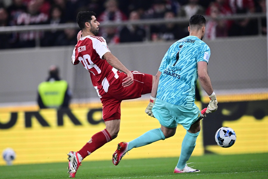 Ολυμπιακός: Τι έχει κάνει όταν παίζει με δύο φορ και τι όταν παίζει με ένα φορ