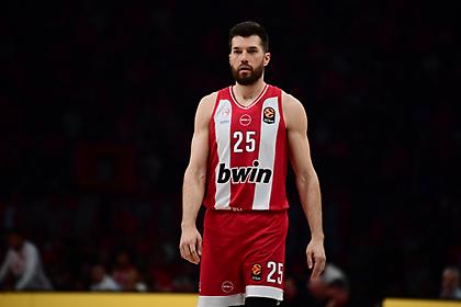 «Ματιές της Φενέρμπαχτσε προς τον Άλεκ Πίτερς του Ολυμπιακού»