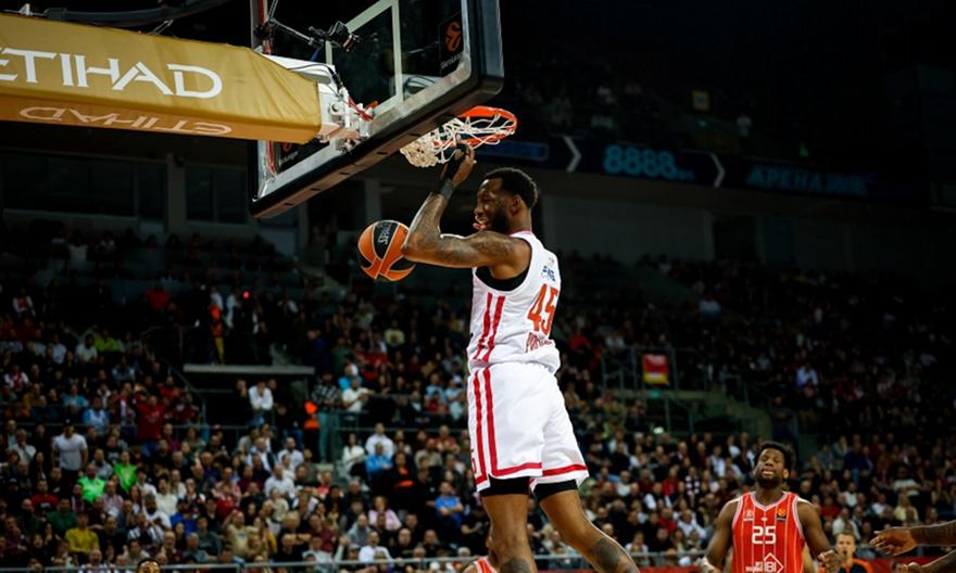 Ολυμπιακός: Το κάρφωμα του Χολ στην κορυφή του top-10 της Ευρωλίγκας!