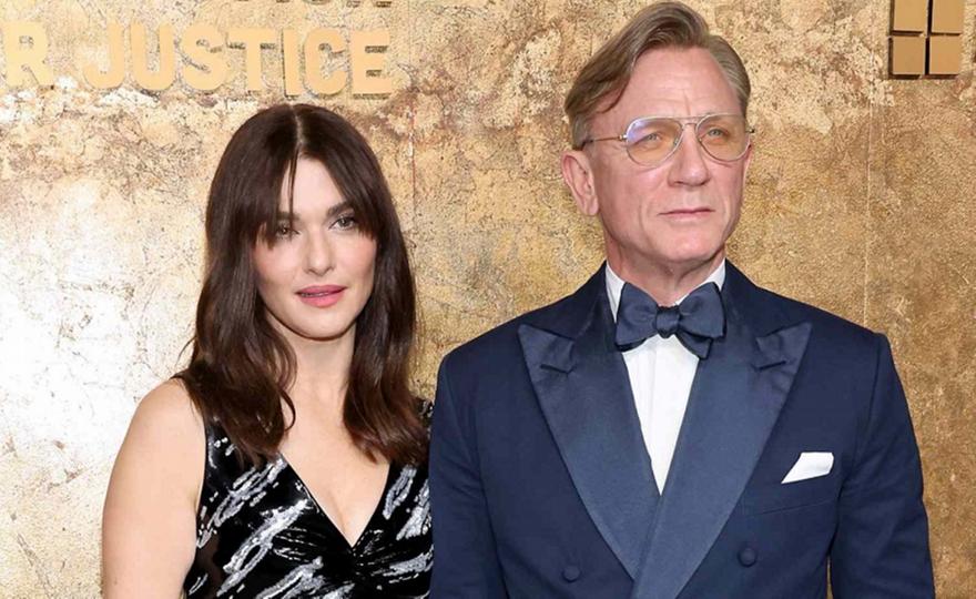 Στη Γλυφάδα Ντάνιελ Κρεγκ και Ρέιτσελ Βάις για την περιφορά του Επιταφίου