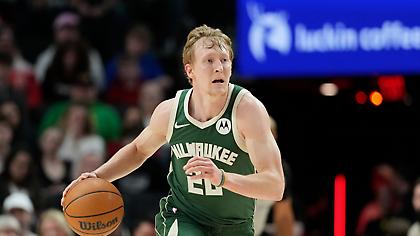 Ιστορικό ρεκόρ από Γκριν με 11 τρίποντα στο Μιλγουόκι, κυριαρχία Γουεμπανιάμα στους Σπερς και θετική παρουσία Πουλακίδα