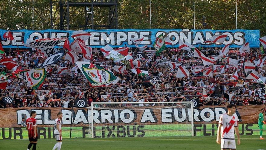 Δυναμικό παρών θα δώσουν οι οπαδοί της Ράγιο στη ρεβάνς με την ΑΕΚ - Πόσοι αναμένονται στην Allwyn Arena