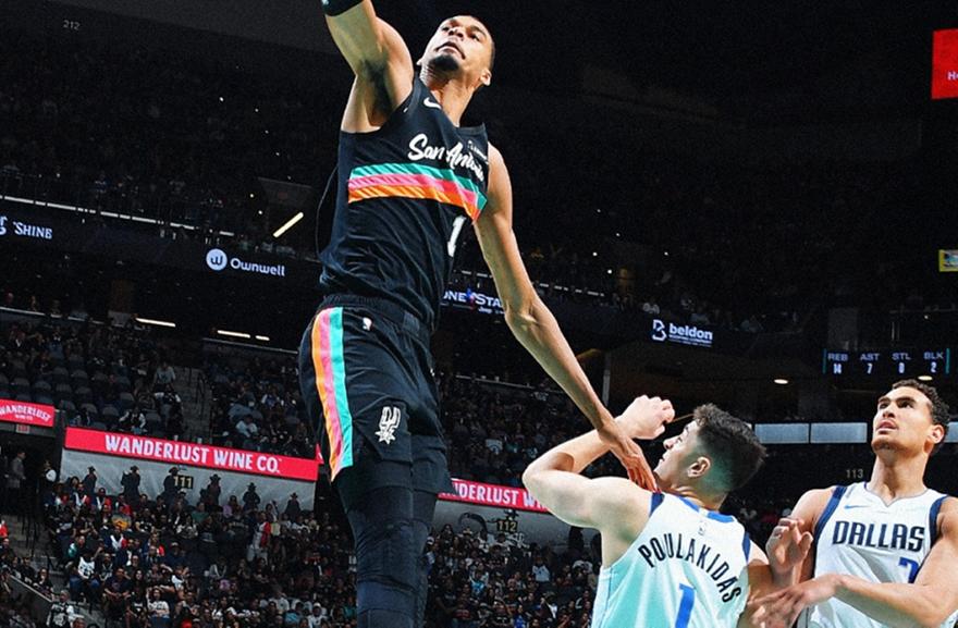 Ο Πουλακίδας πήγε να σηκωθεί για… τάπα στον Γουεμπανιαμά και το μετάνιωσε