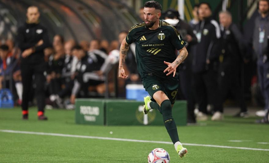 Γκολάρα για Βέλντε, πανηγύρισε πάνω σε… κορμό δέντρου