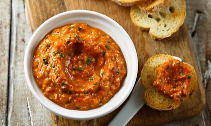 3 σάλτσες, ένας σκοπός: Να απογειώσουν το πασχαλινό τραπέζι