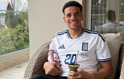 Ο Τάισον φόρεσε τη φανέλα της Εθνικής Ελλάδας και ευχήθηκε καλό Πάσχα