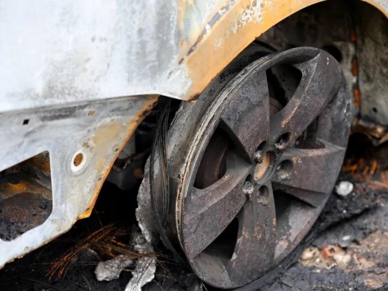 Ηράκλειο: Φωτιά σε χώρο με σταθμευμένα ενοικιαζόμενα αυτοκίνητα - Ζημιές σε 18 οχήματα