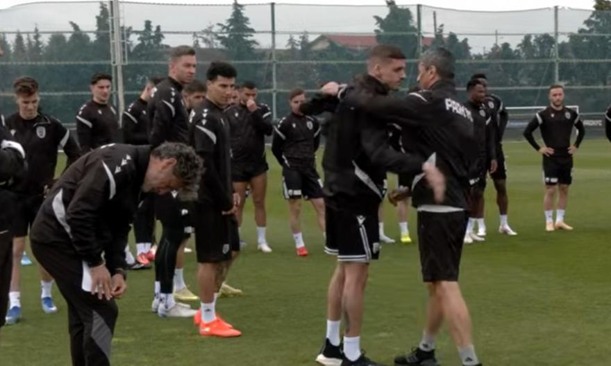 ΠΑΟΚ: Οι αγκαλιές συμπαράστασης των ποδοσφαιριστών στον Λουτσέσκου