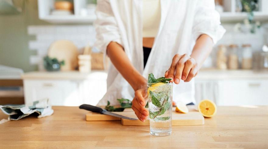 Πώς να επανέλθεις και να κάνεις αποτοξίνωση μετά από μεγάλο φαγοπότι